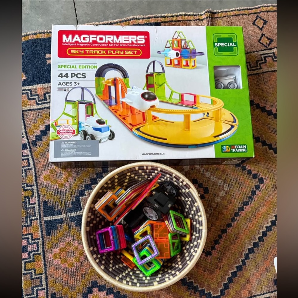 Rare magformers rover set + free build pieces with construction wheels